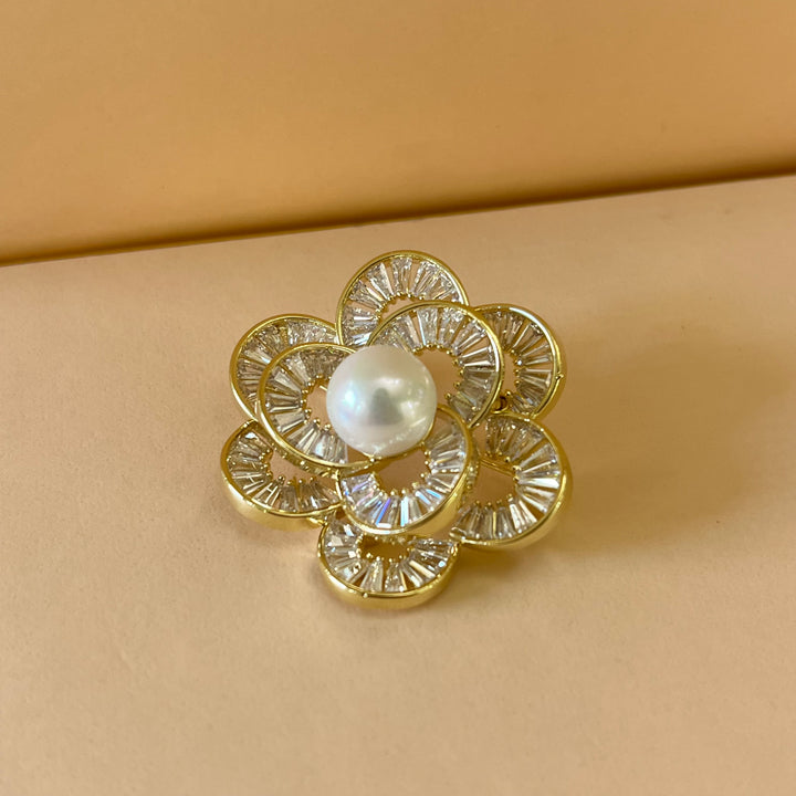 Gold flower zircone brooch
