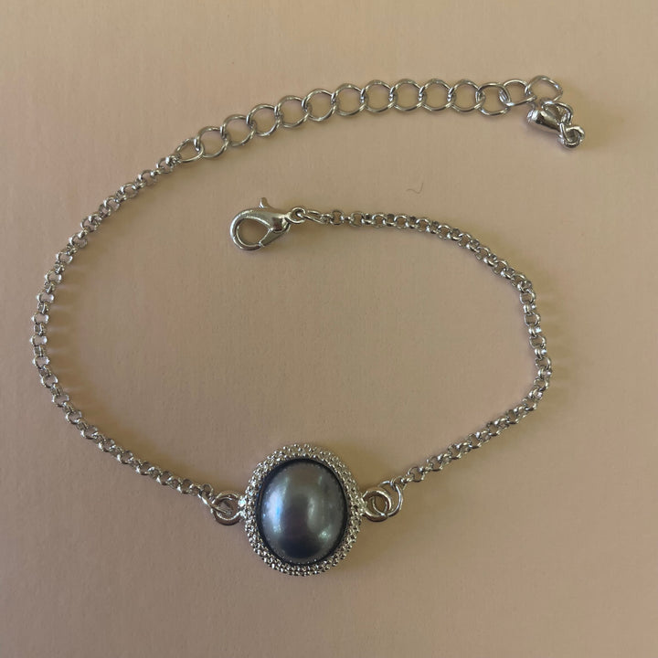 Grey pearls bracelet