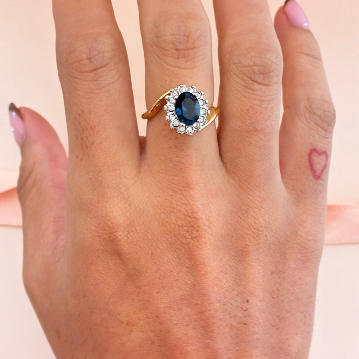 Oval navy blue zircone gold plated ring