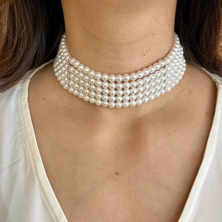White pearls choker