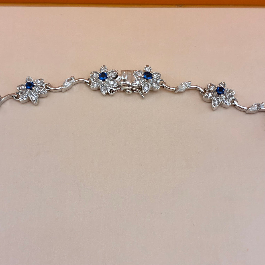 Dainty flowers navy blue zircone necklace