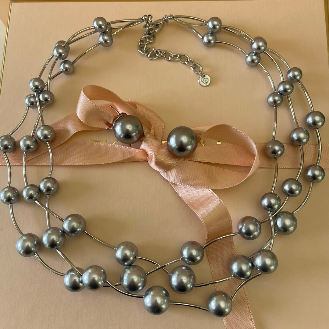 Grey pearls set