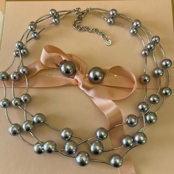 Grey pearls set