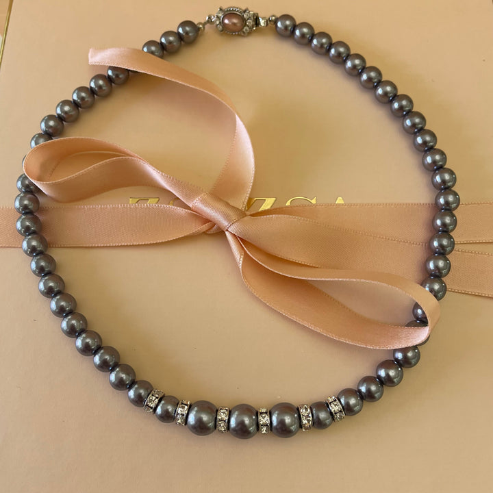 Dark grey pearls necklace