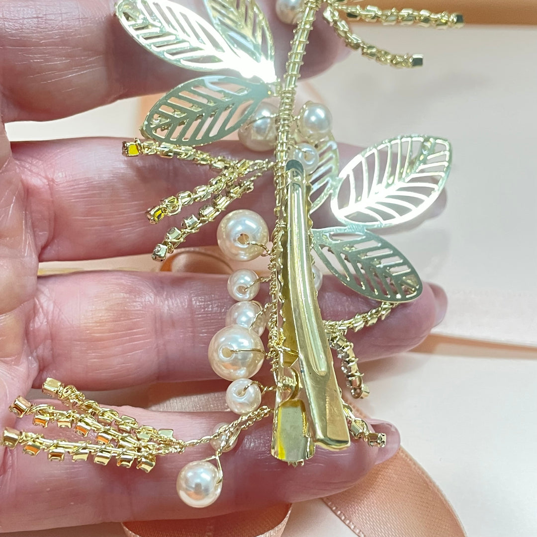 Flexible leaves hair clip