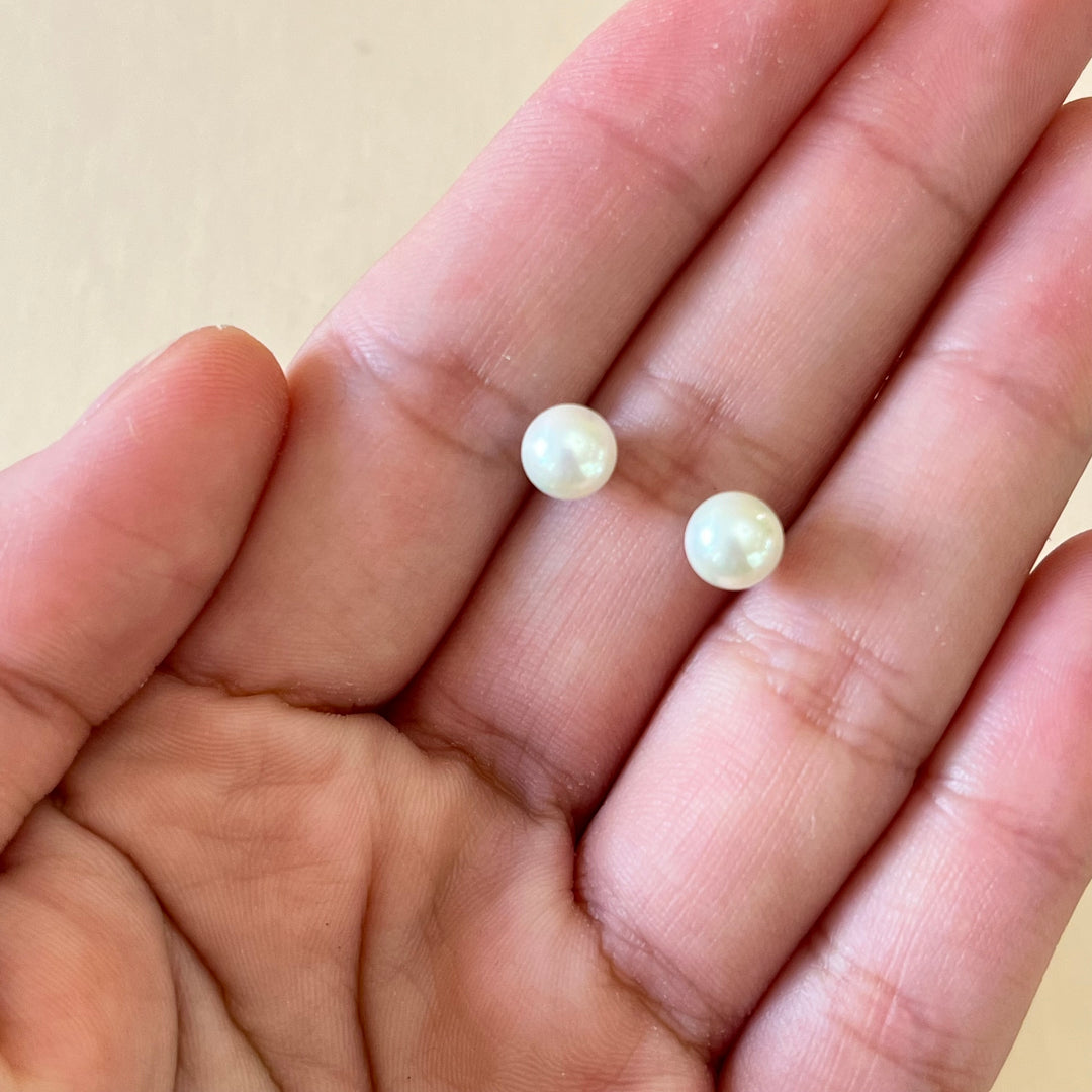 Pearls studs