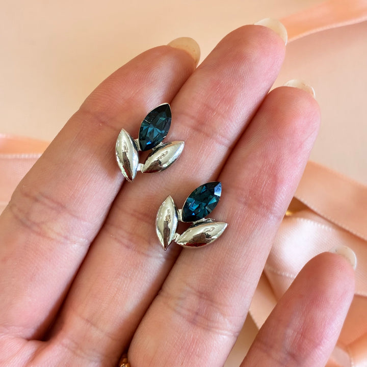 Tulip navy blue silver studs