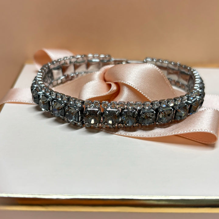 Elegant grey bracelet