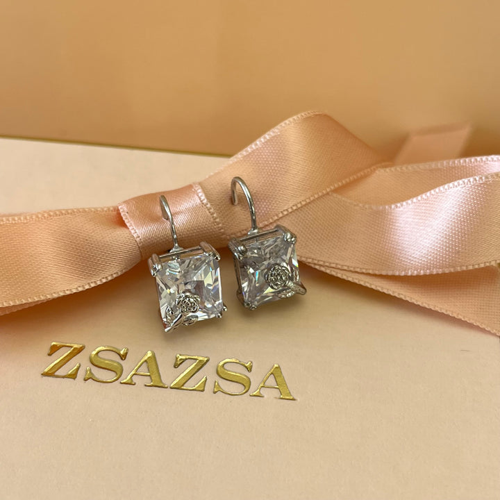 Rectangular solitaire zircone hooks