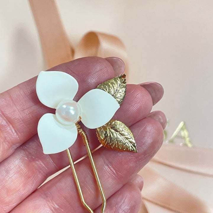 Flowers set of 3 pearl hair pins