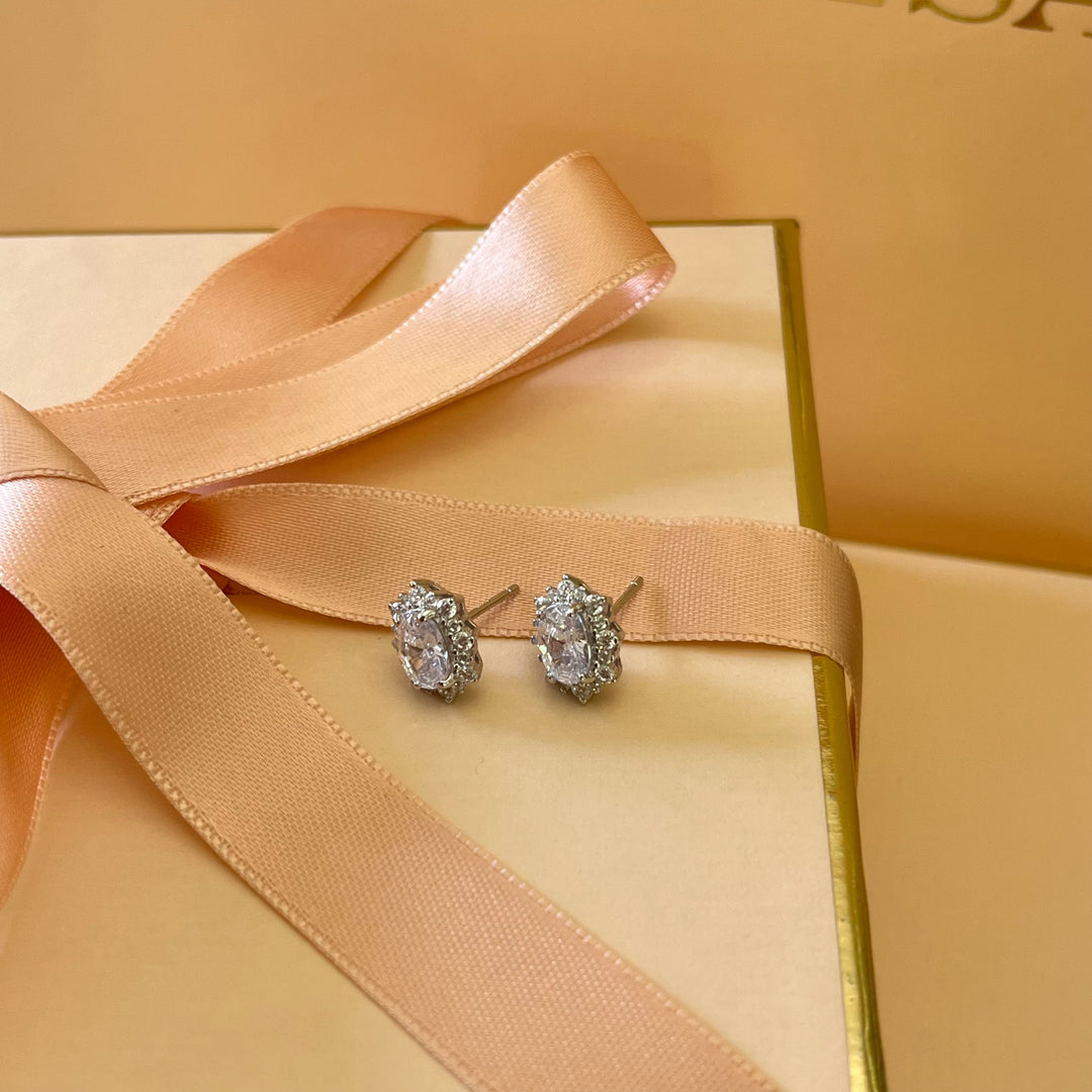 Flower zircone studs