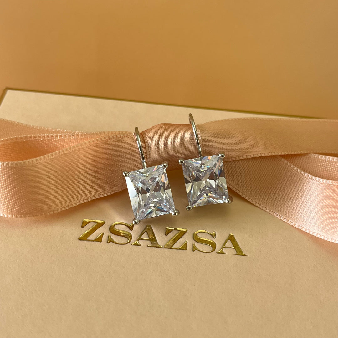 Rectangular solitaire zircone hooks