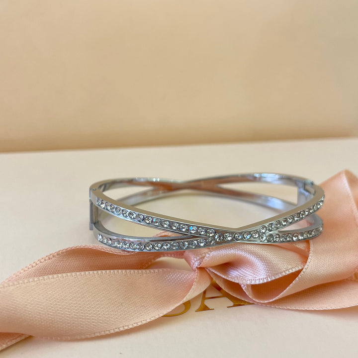 Elegant bangle