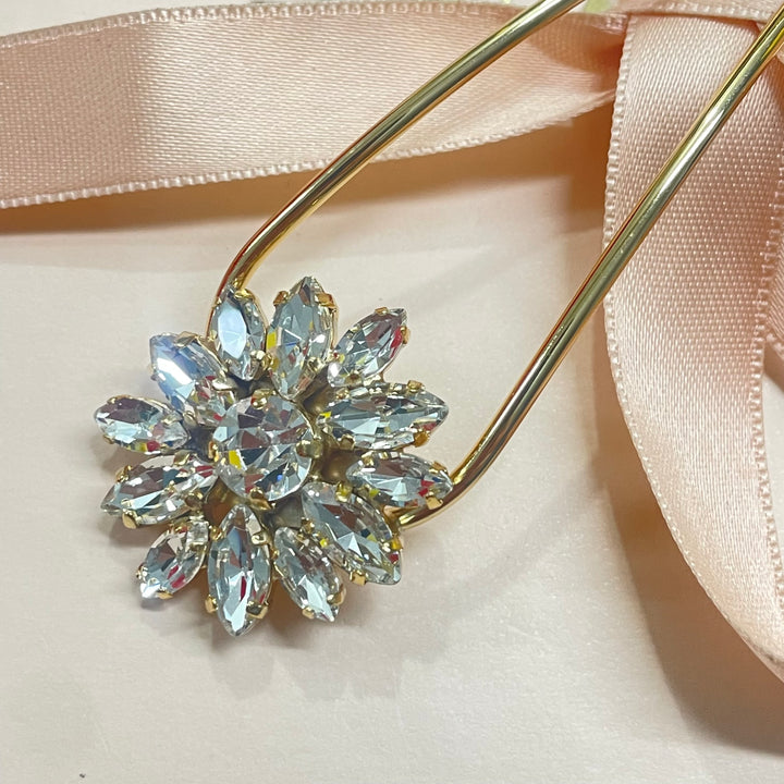 Gold daisy hair pin