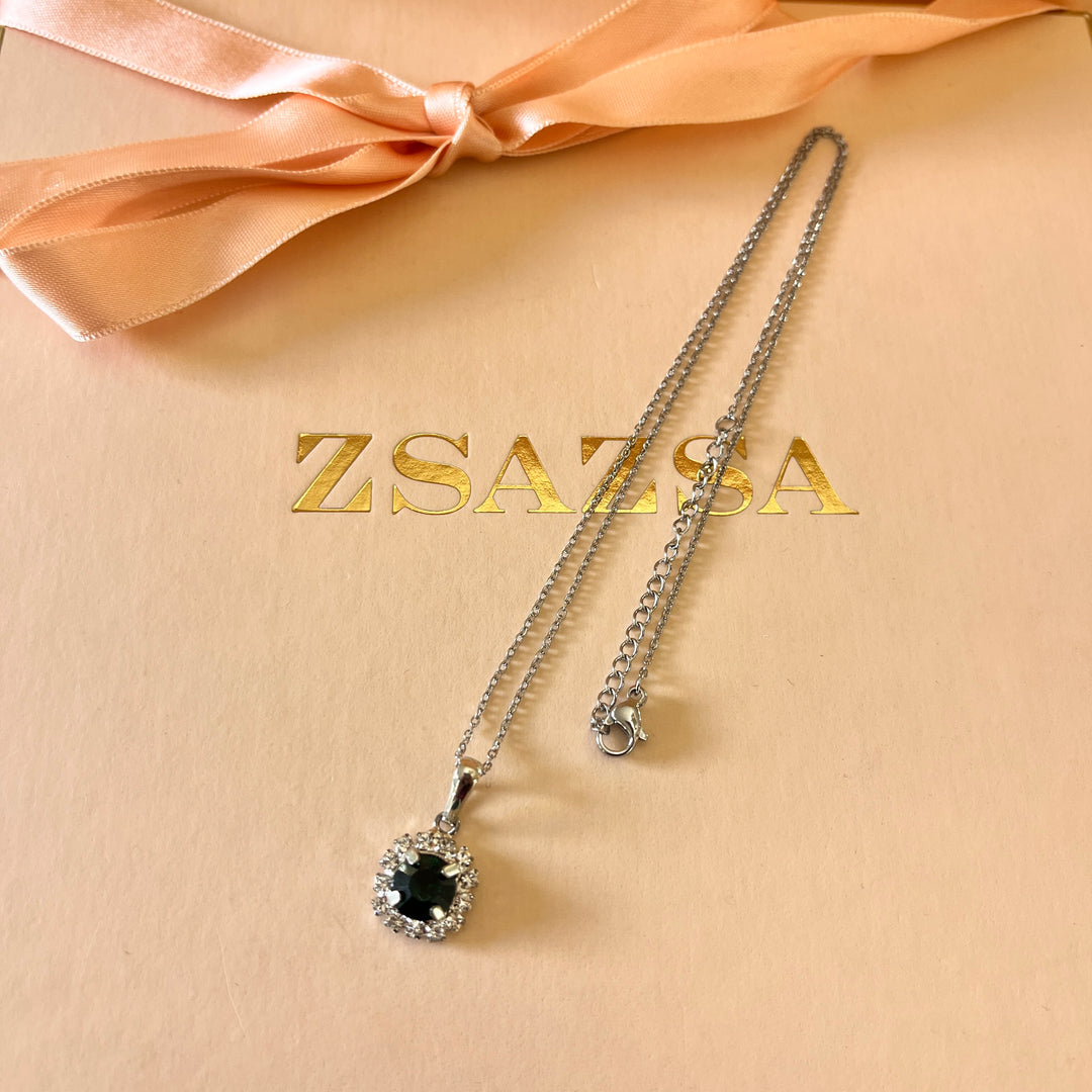 Dark green flower preciosa crystals set