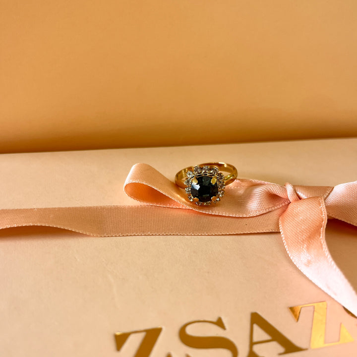 Grey flower preciosa crystals set