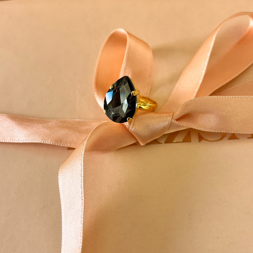 Grey teardrop Preciosa crystals set