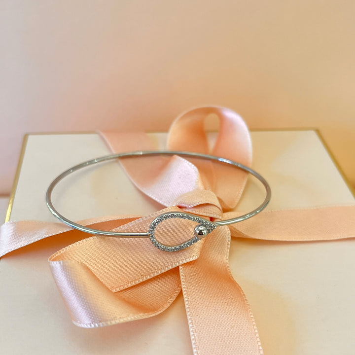 Silver closed/opened zircone bangle