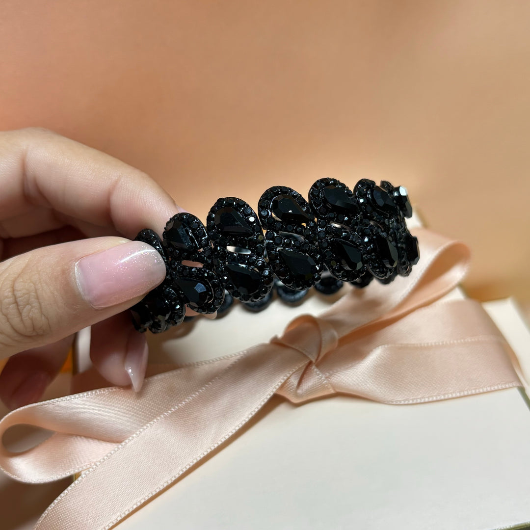 Teardrop black rhinestone bangle
