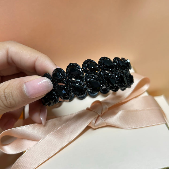Teardrop black rhinestone bangle