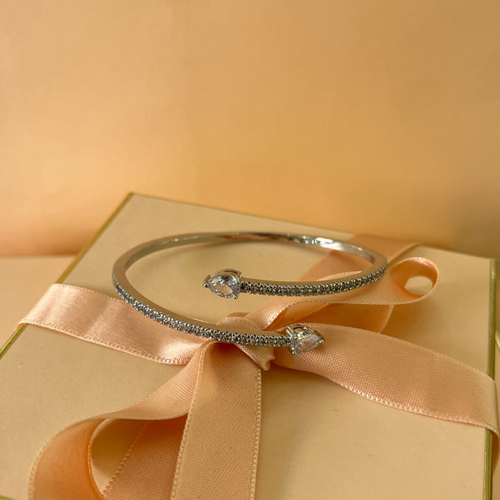 Silver teardrop zircone bangle