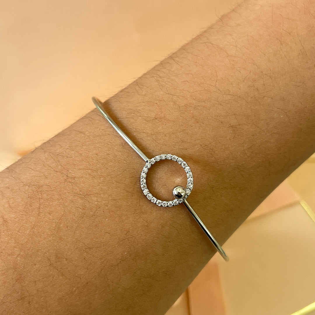 Silver closed/opened zircone bangle