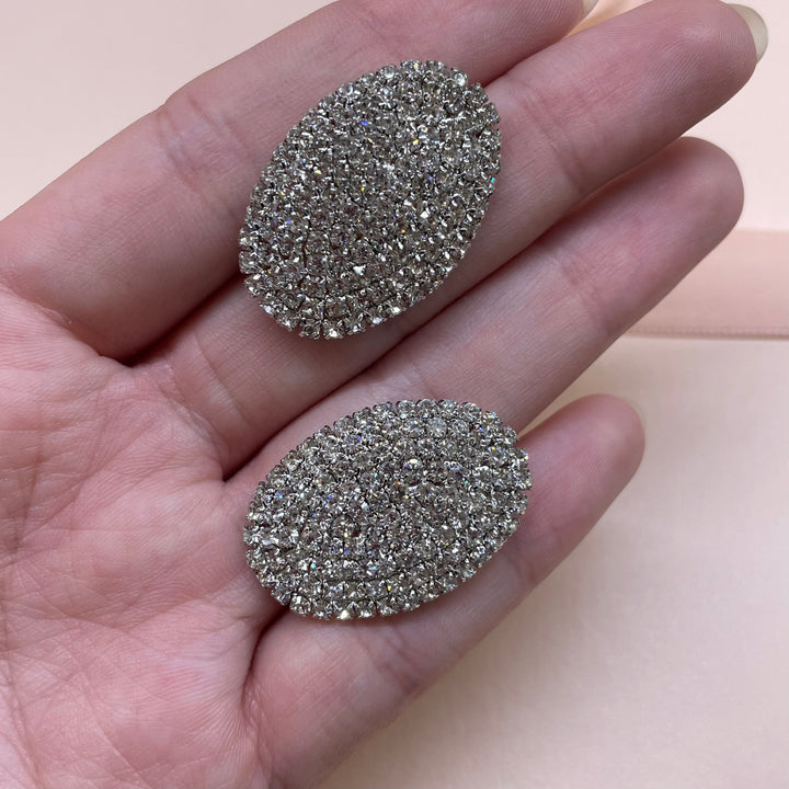 Studs earrings