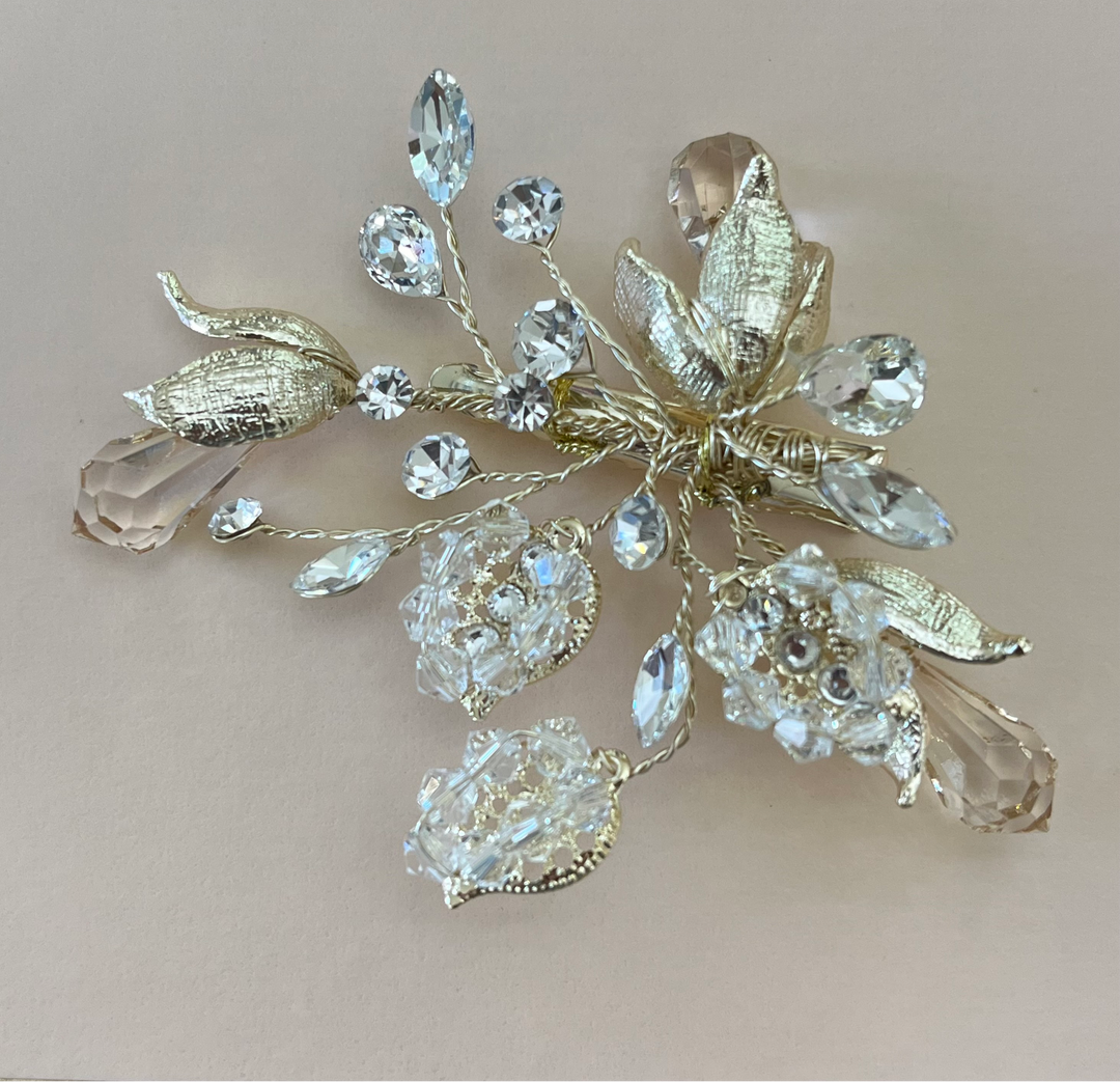 Dainty tulip crystals clip