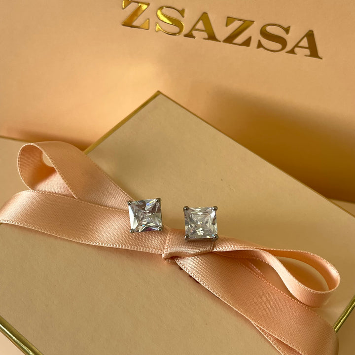 Square solitaire zircone studs