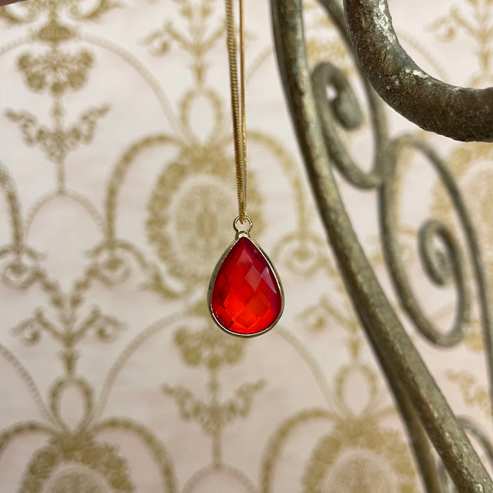 Teardrop pendant necklace