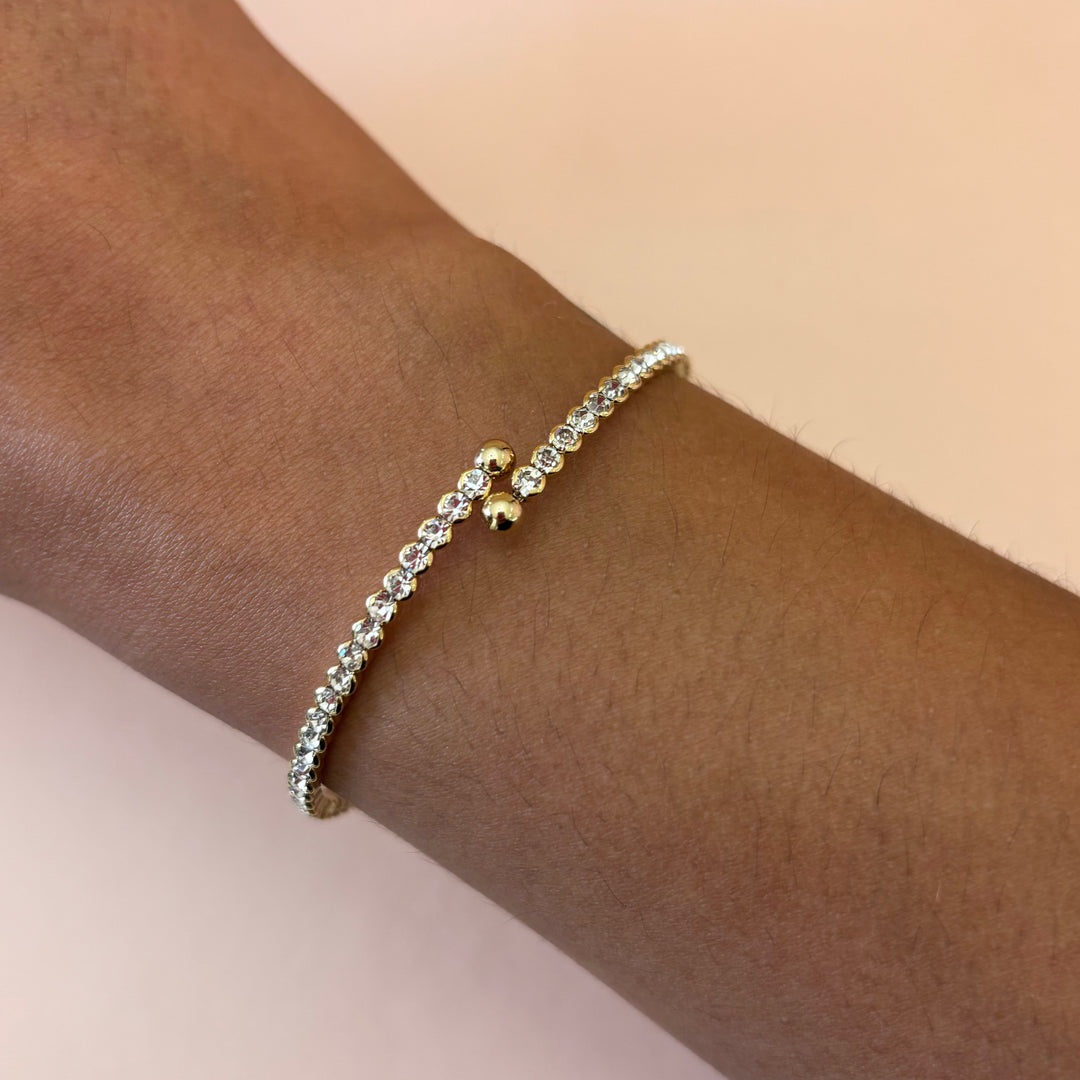 Dainty gold bangle