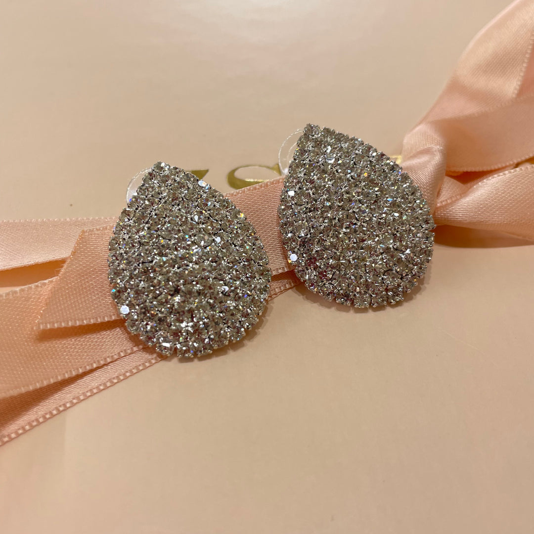 Studs earrings