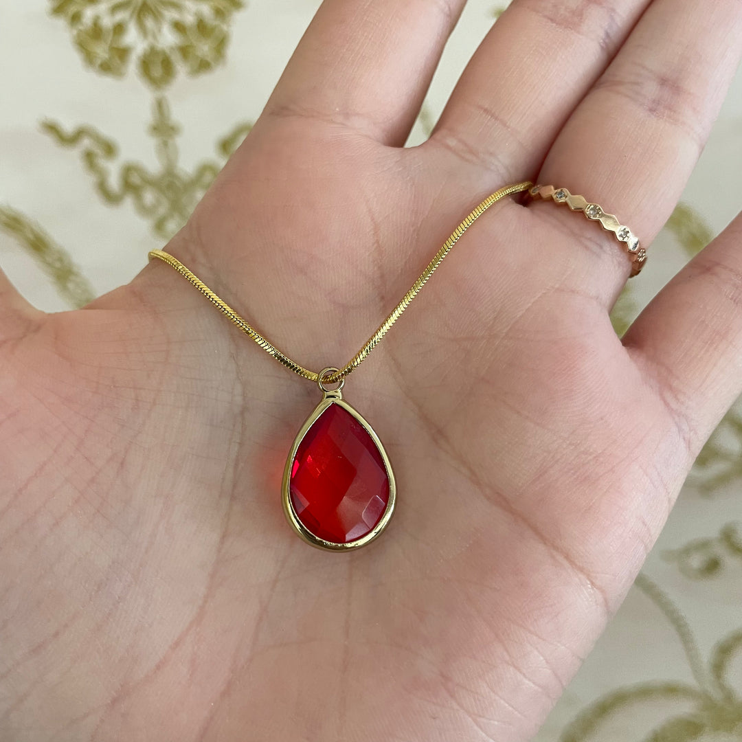 Teardrop pendant necklace
