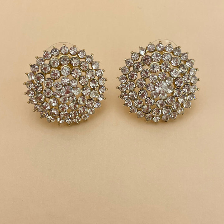 Studs earrings