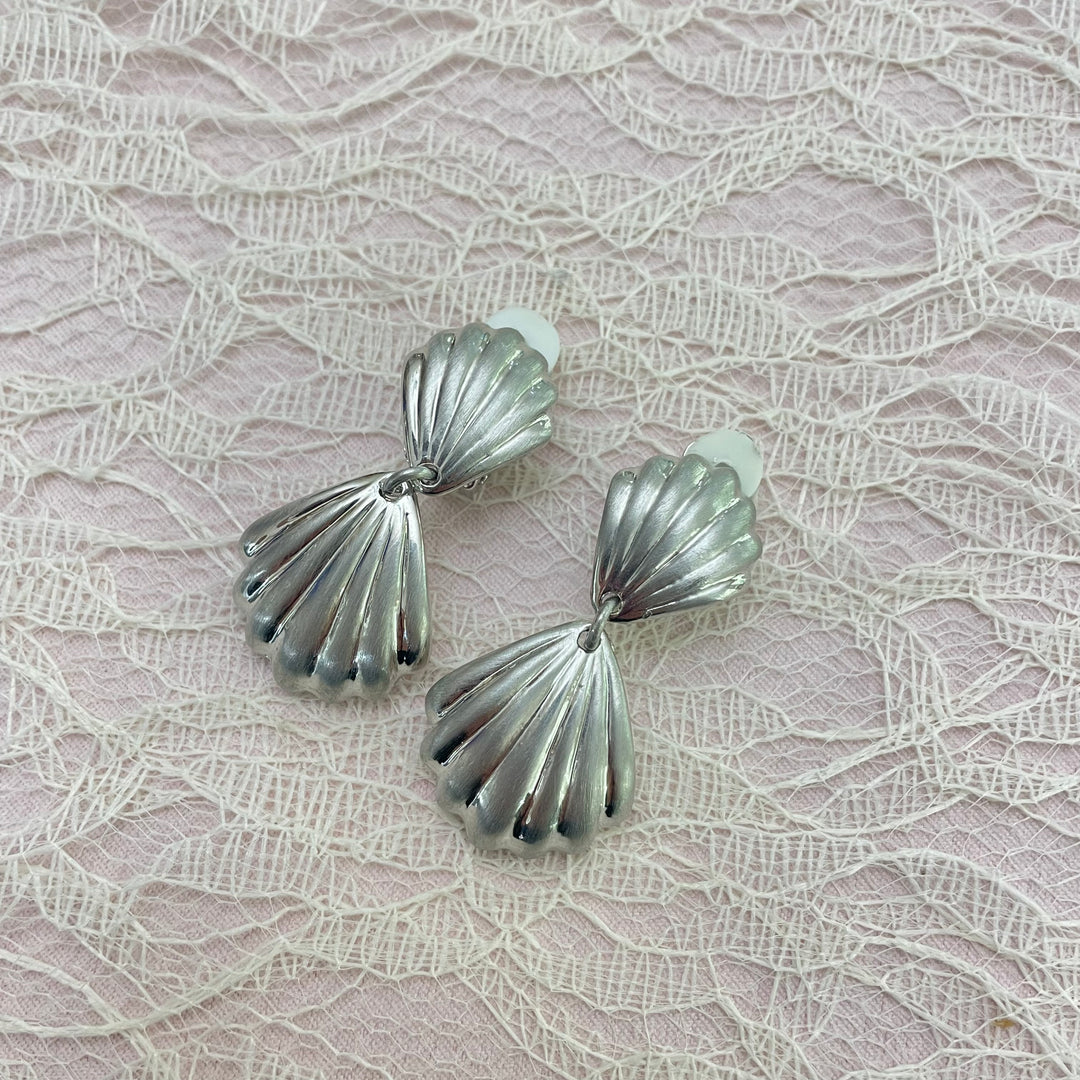 Sea shell silver clips earrings