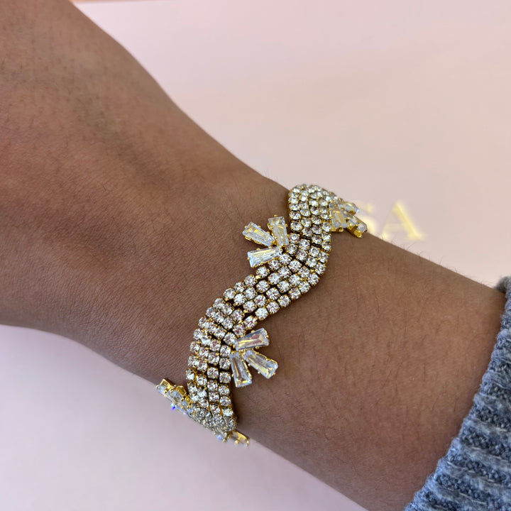 Elegant rhinestone bangle