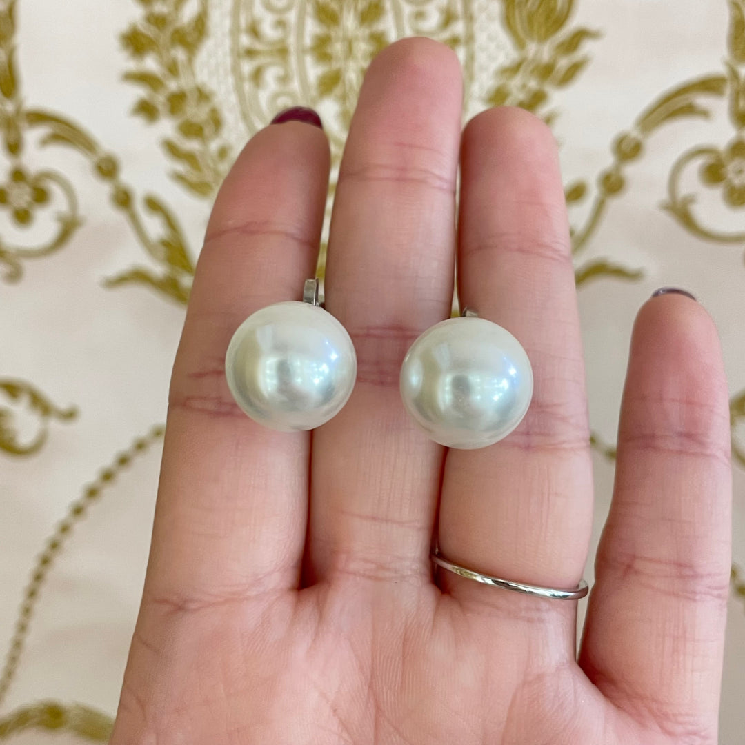 Basic ball white pearl clips earrings