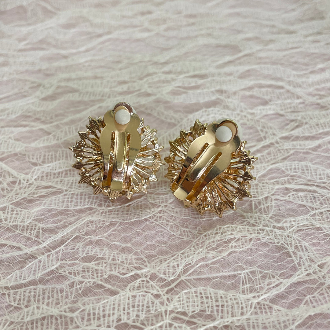 Elegant pearls gold clips earrings