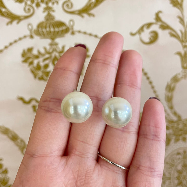 Basic ball cream pearl clips earrings