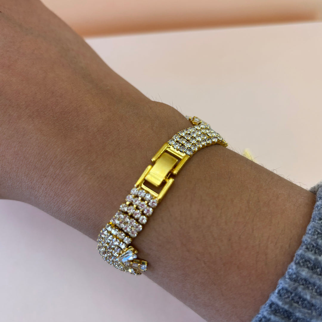 Elegant rhinestone bangle