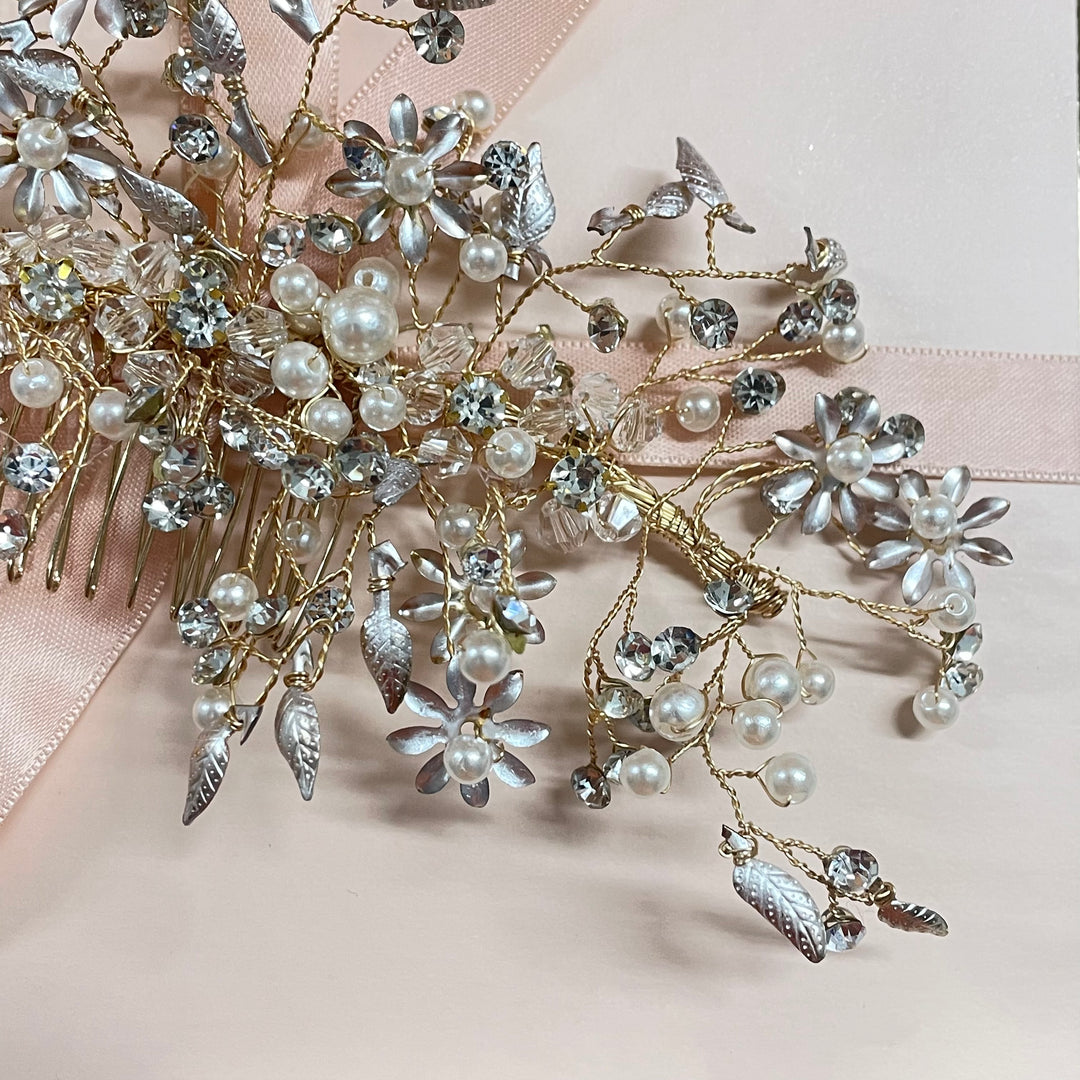 Statement daisies and pearls Hair Comb