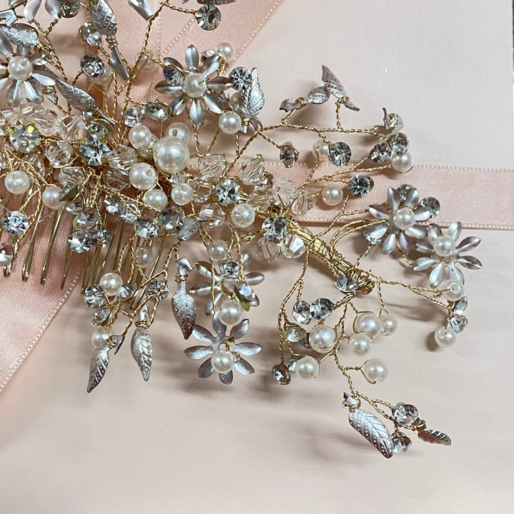 Statement daisies and pearls Hair Comb