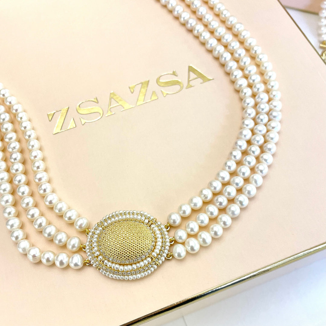 Gold Set with fresh water pearls