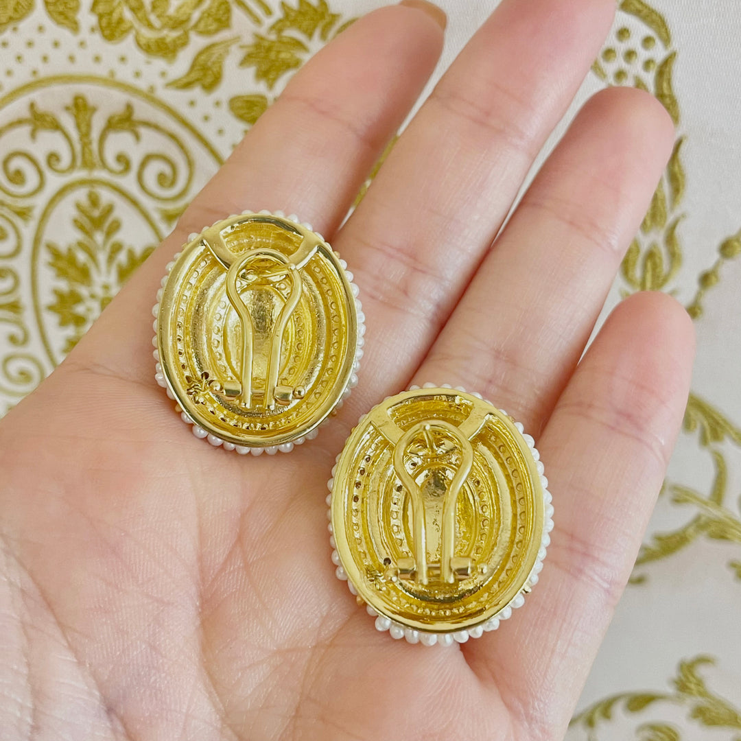 Gold Set with fresh water pearls