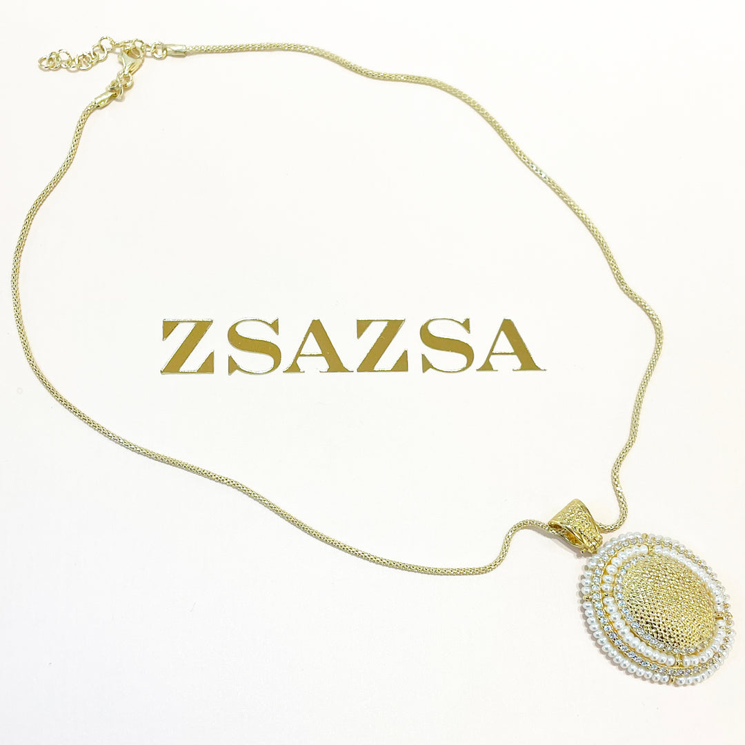 Gold Set with fresh water pearls