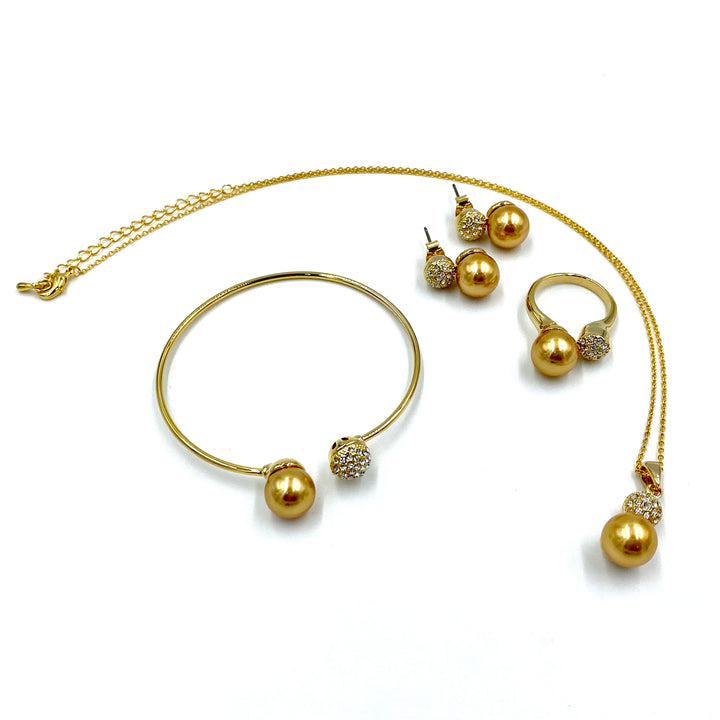 Elegant gold pearl set