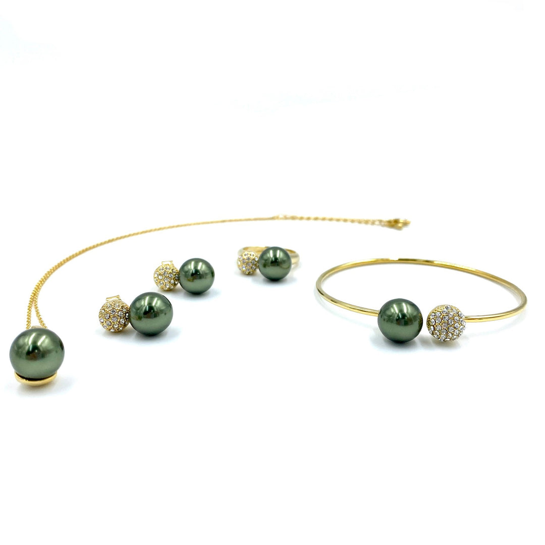 Elegant green pearl set