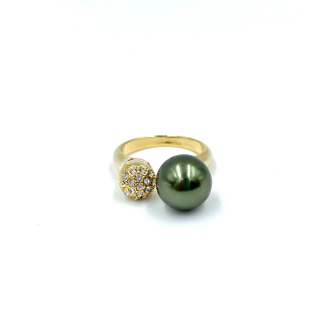 Elegant green pearl set