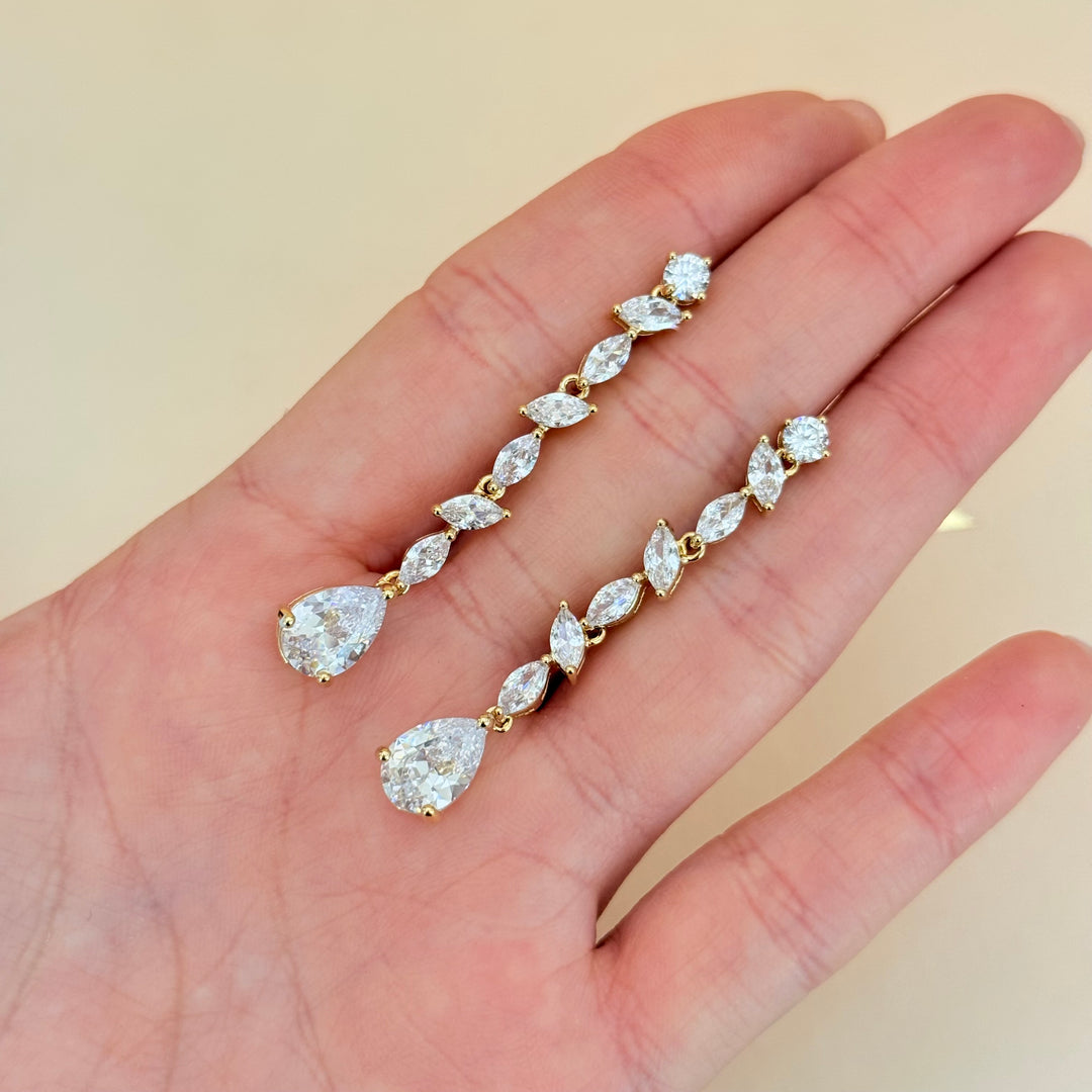 Teardrop and marquise zircone gold plated set
