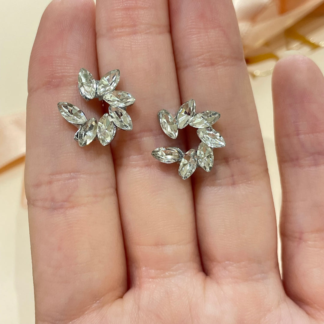 Studs earrings